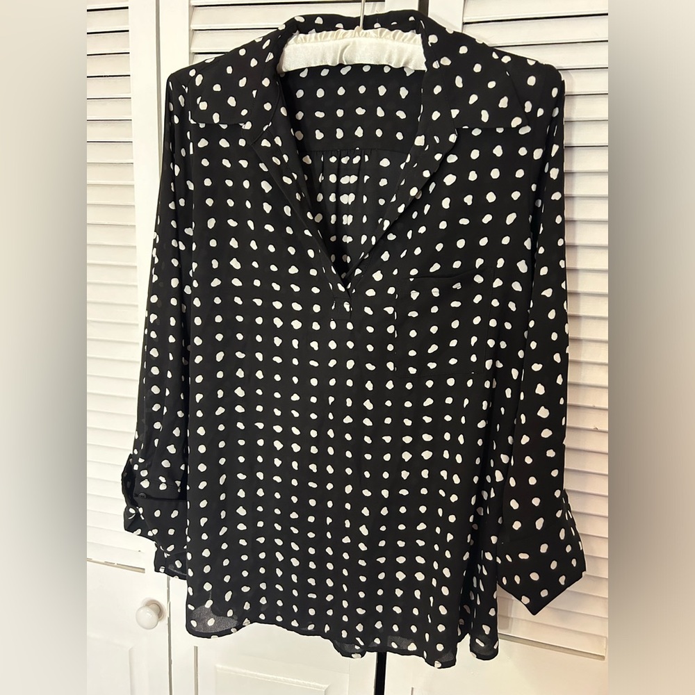 Pleione black and white v-neck popover blouse